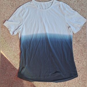 Lululemon Men's Blue and Ivory Ombré Tee Size Medium
